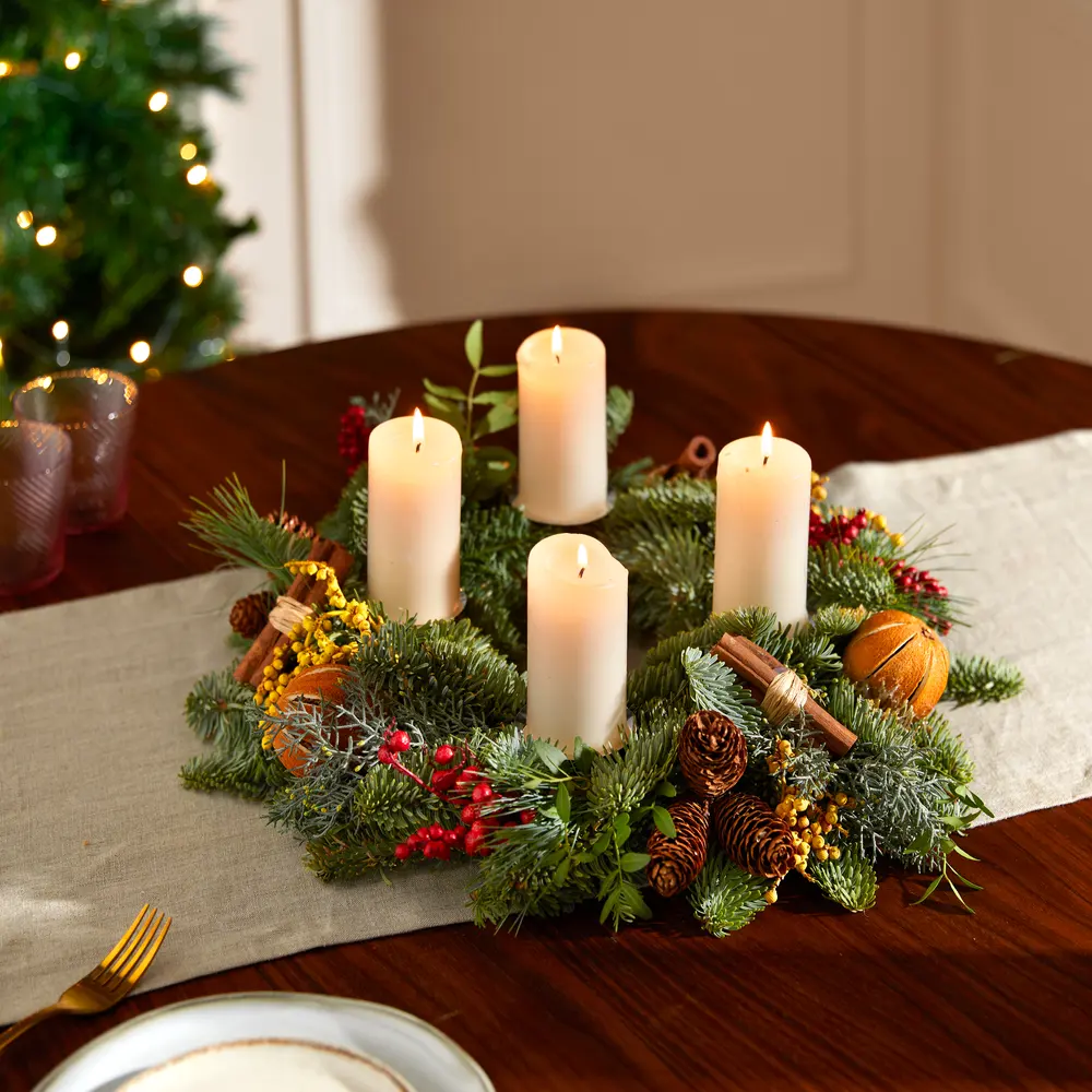 Adventskranz Für Weihnachten – 35,6 Cm Mit Roten Beeren & Kerzenhaltern
